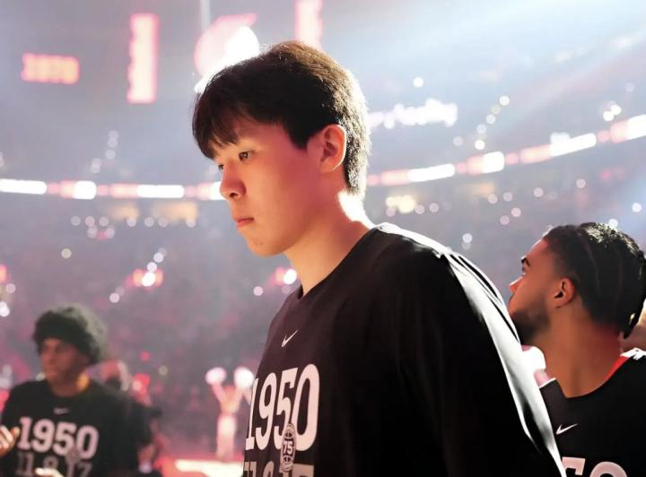 NBA中国官网:杨瀚森最近有个“不成文义务”,给伤员当“陪练” 新闻 NBA中国官网:杨瀚森最近有个“不成文义务”,给伤员当“陪练” 新闻