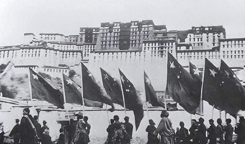 困守孤城的傲慢：旧贵族的认知困境与西藏变革的历史必然