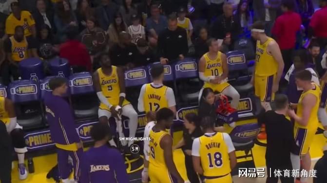 数据背后:残阵湖人的战术困局与轮换困境 体育新闻