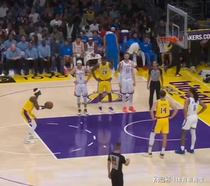 数据背后:残阵湖人的战术困局与轮换困境 体育新闻