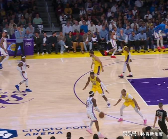 数据背后:残阵湖人的战术困局与轮换困境 体育新闻