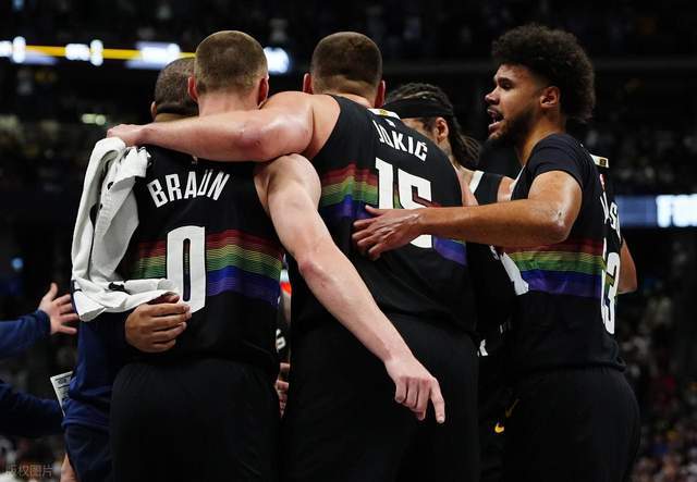 约基奇40+三连斩:数据解码掘金破马刺的技术底层逻辑 体育新闻