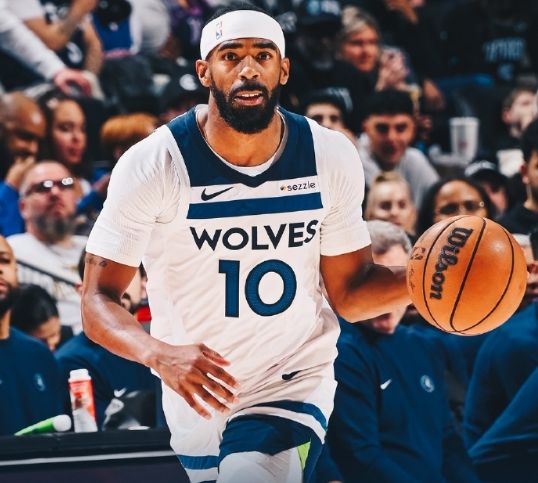  华子缺阵评奖梦碎！活塞113-108横扫森林狼：杜伦内线统治力深度复盘 体育新闻